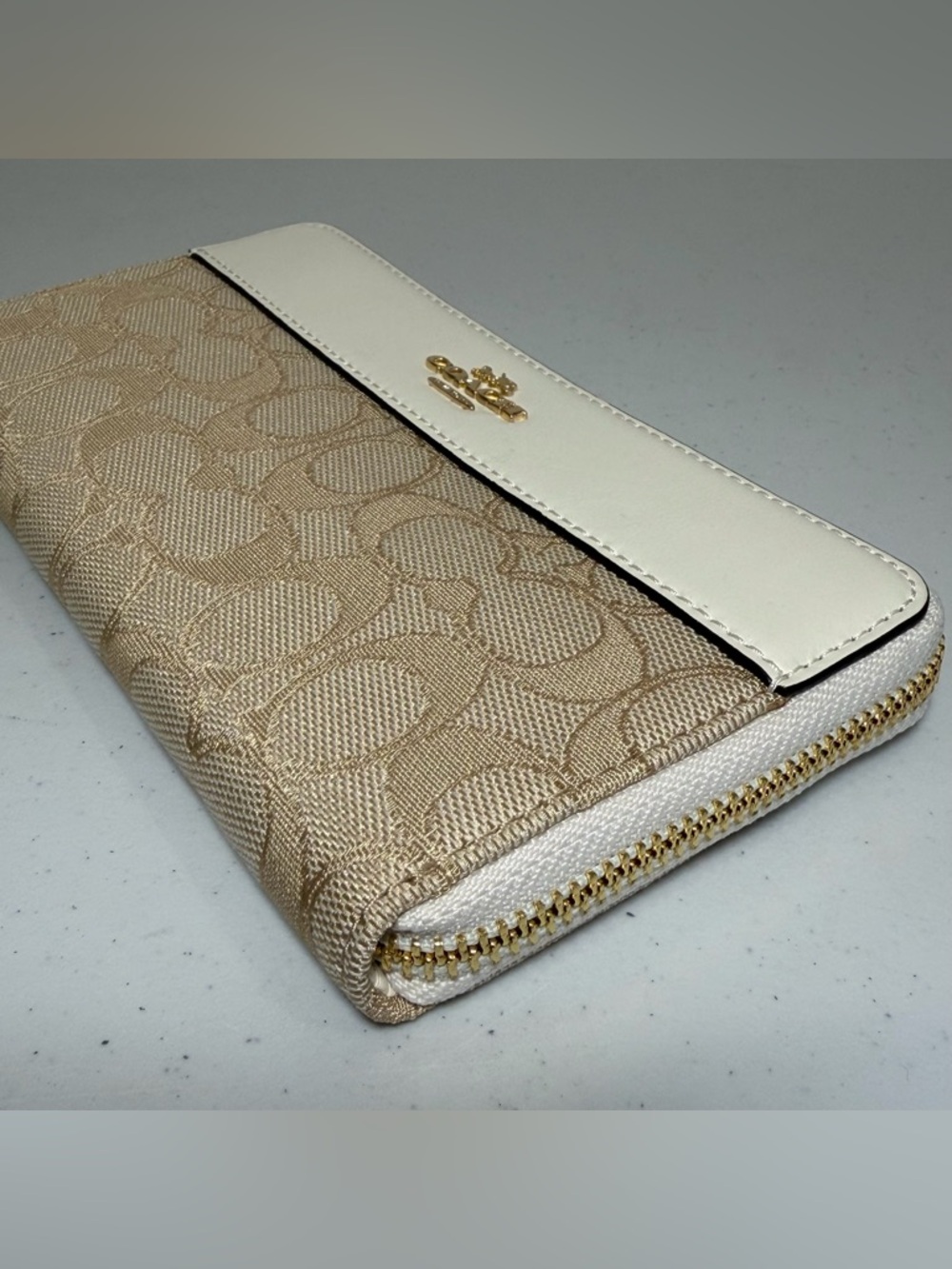 Coach Accordion Zip Wallet In Signature Jacquard With Stripe NWT - Picture 6 of 8